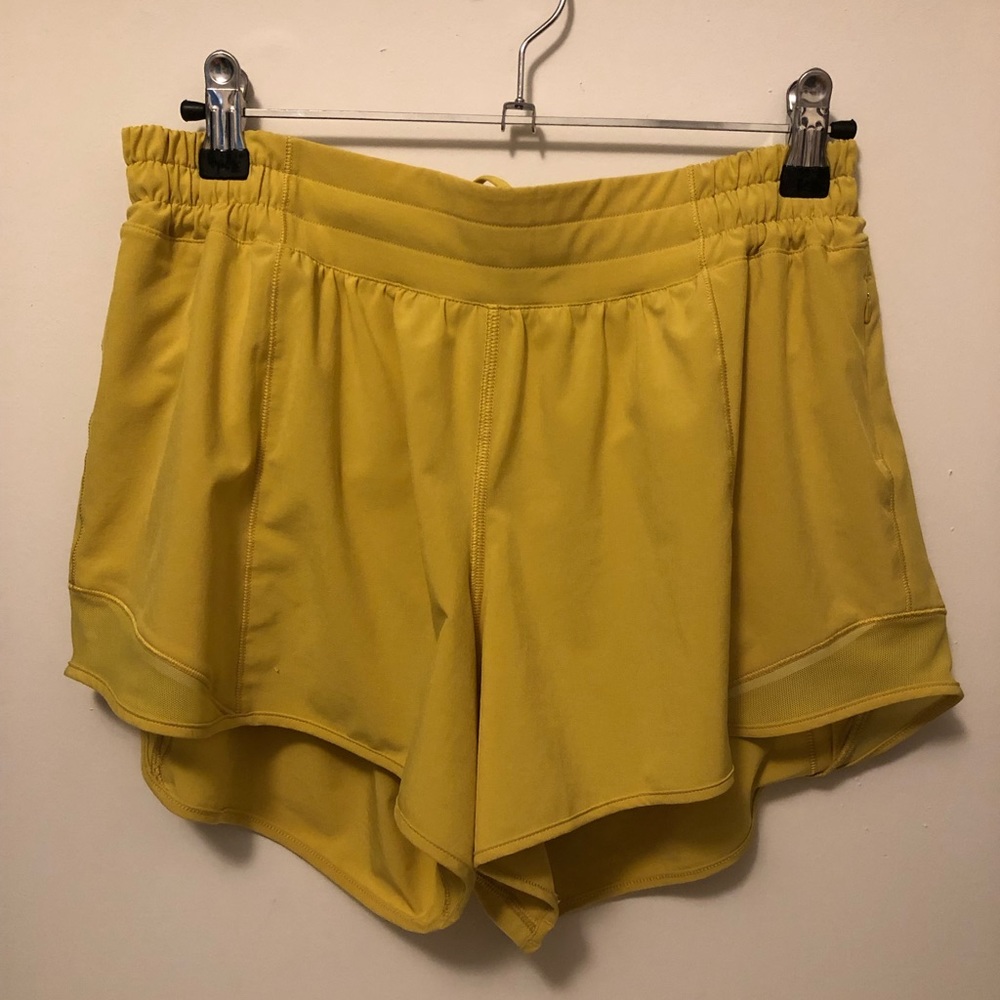Lululemon Hotty Hot High-Rise Lined Shorts 4 inch - Size 10